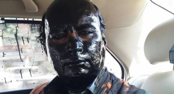 Kasuri book launch Sudheendra Kulkarni attacked by Sena black paint smeared on face