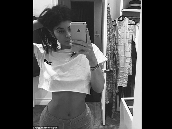 Kylie Jenner Clicks Early Morning Makeup Free Selfie Shares on Instagram