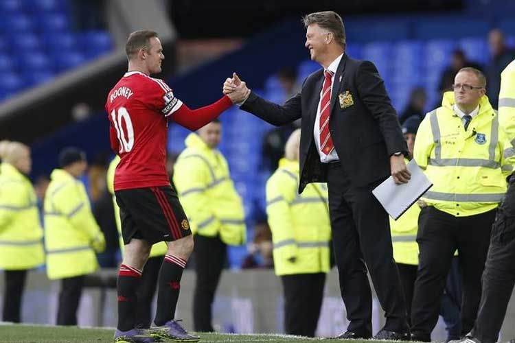 Manchester United seal win against Everton