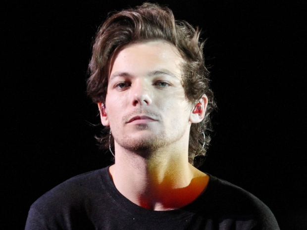 Louis Tomlinson on stage