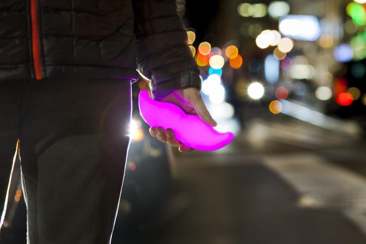 Lyft on Thursday made several announcements geared toward luring drivers onto their service including partnerships with Hertz and Shell.   
           
    Lyft