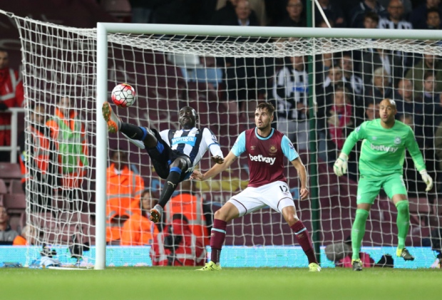 Papiss Cisse attempts an overhead kick against West Ham