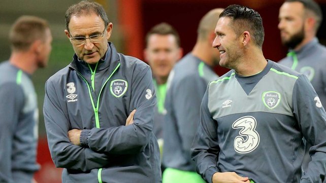 Martin O'Neill in discussion with Robbie Keane at Narodowy Stadium Warsaw