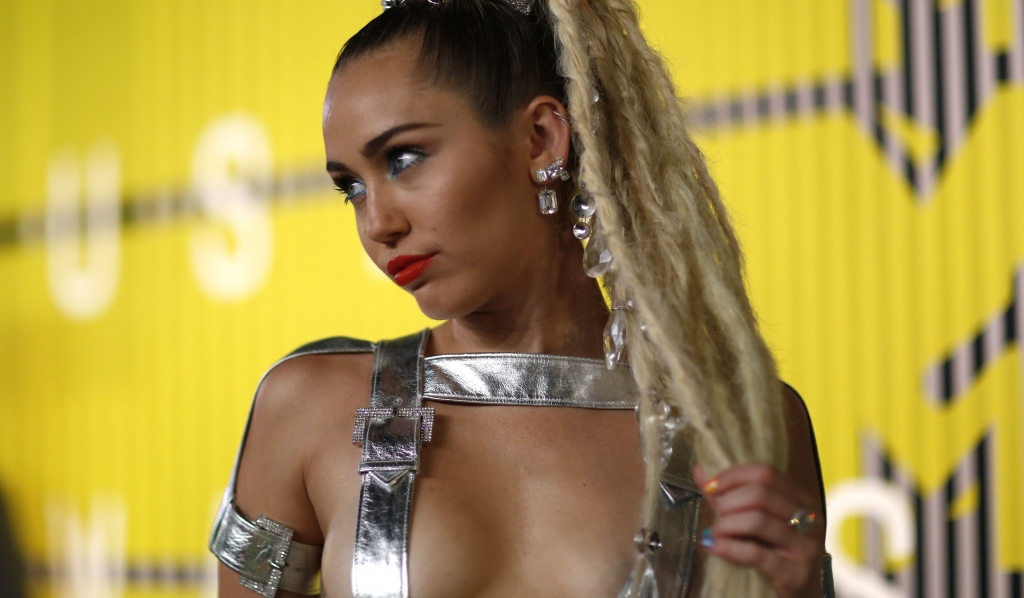 09_22_MileyCyrus_01