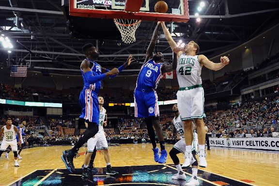 Canadian Andrew Wiggins who is the Timberwolves biggest budding superstar has 21 points on Monday night