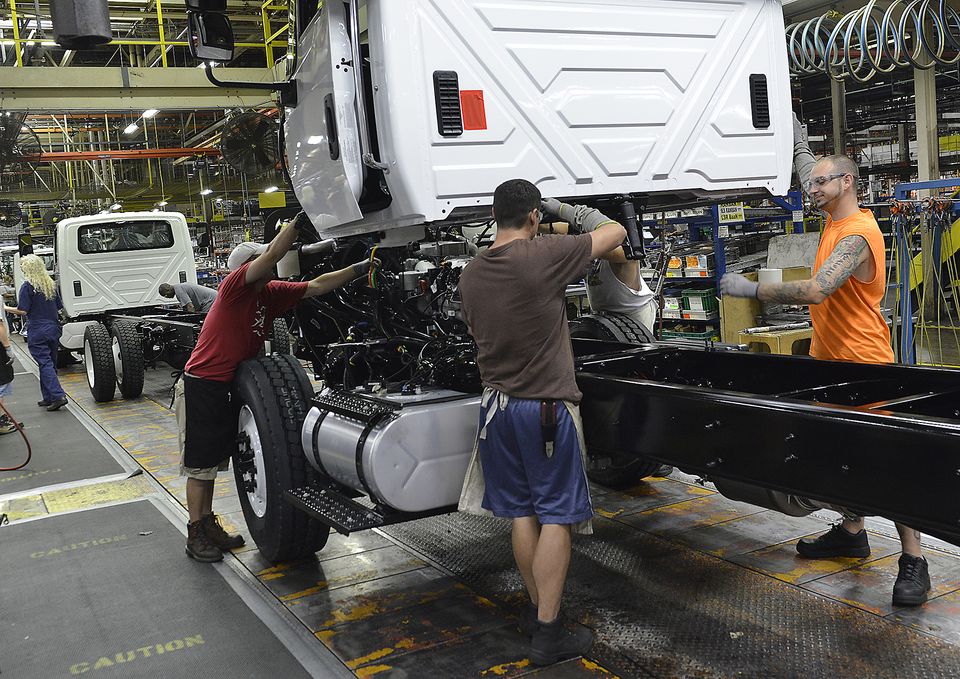 Navistar to build GM trucks as part of deal to add 300 jobs