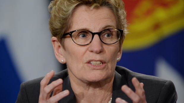 Ontario Premier Kathleen Wynne says teachers&#39 unions must provide receipts for $2.5 million payouts