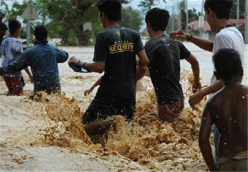 Thousands Flee Northern Philippines As Typhoon Koppu Hits