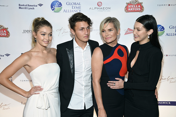 Yolanda Foster and her children