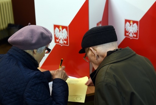 Polish conservatives win boosts eurosceptics camp