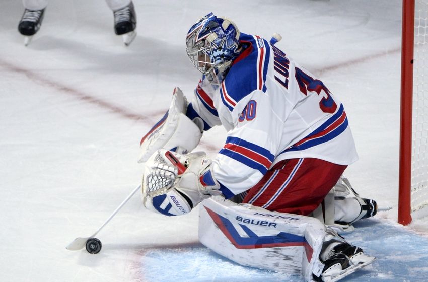 Henrik Lundqvist'Splits Flyers Scoring Chance