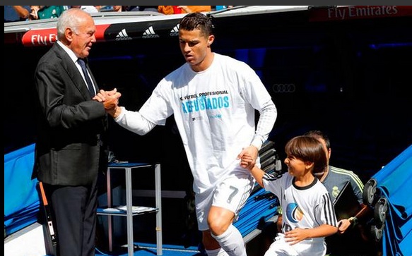 Syrian_Refugee_Walks_Out_Christiano_Ronaldo_to_Game