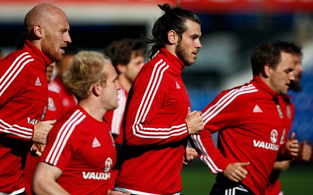 Wales cannot afford distractions warns Chris Coleman