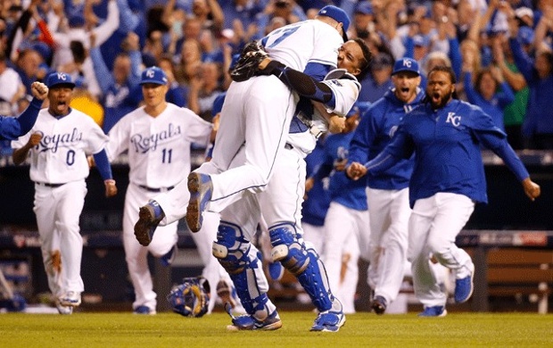 Royals oust Blue Jays with 4-3 win in Game 6