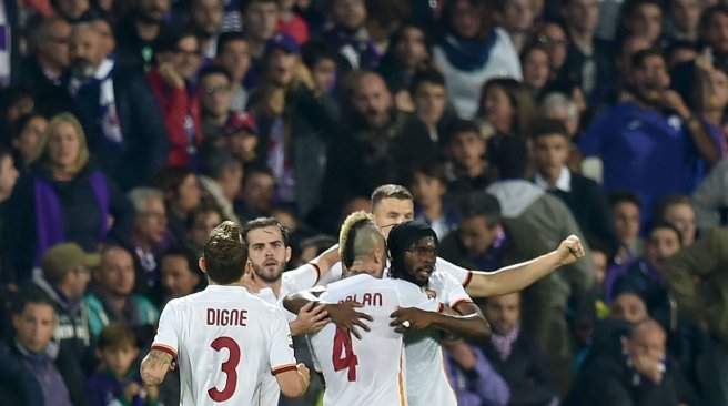 Roma's forward from Ivory Coast Gervinho celebrates with teammates after scoring during the Italian Serie A football match Fiorentina vs AS Roma