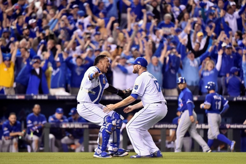 Blue Jays season over, Royals advance to World Series