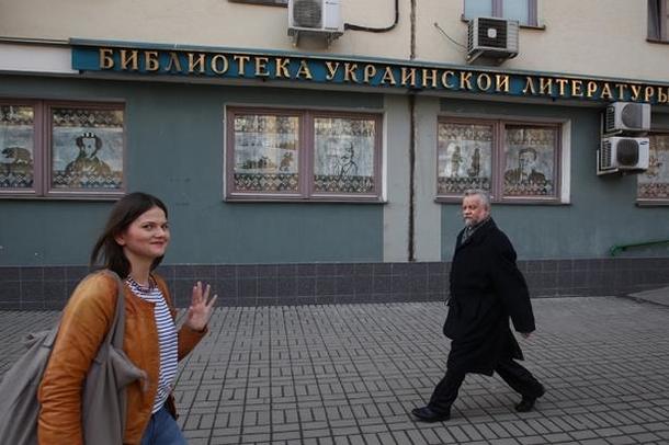 Russian police detain director of Ukrainian library in Moscow