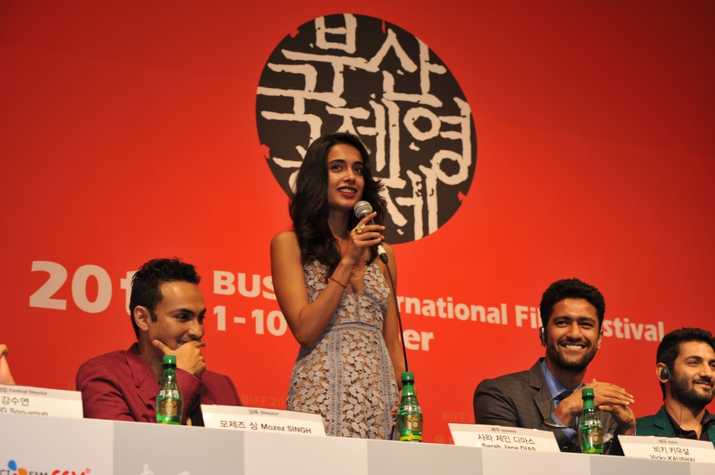 Busan 'Zubaan&#039 Team Embraces Bollywood Without