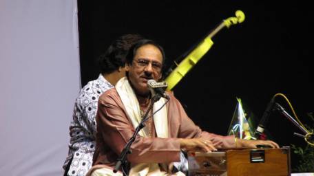 Ghazal maestro refused in Mumbai, invited by Delhi