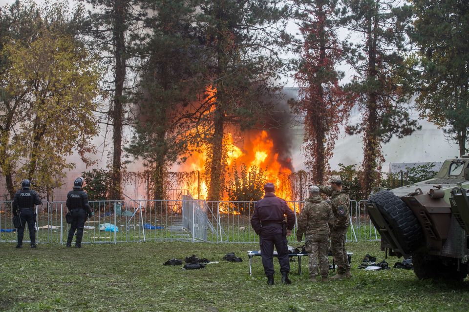 Fire breaks out at camp in Slovenia as migrants push forward