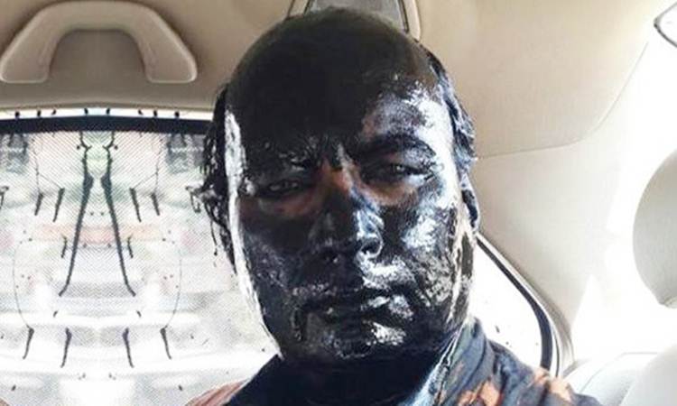 Kasuri's book launch: Sena throw black paint on Sudheendra Kulkarni