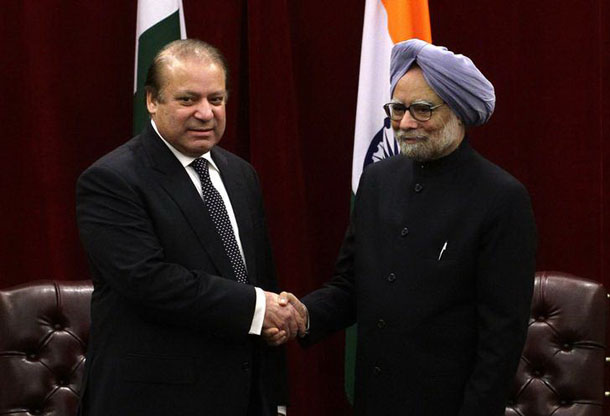 Pakistan’s Prime Minister Nawaz Sharif shakes hands with India’s Prime Minister Manmohan Singh during the United Nations General Assembly at the New York Palace hotel in New York