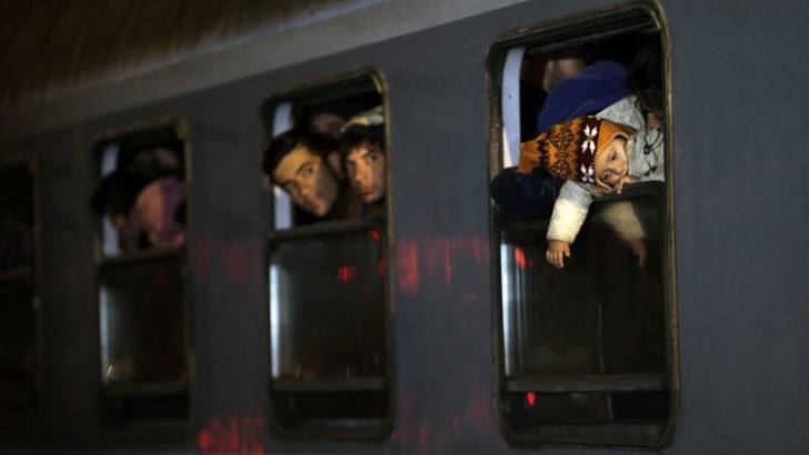 Migrants pushed towards Slovenia after Hungary closes Croatia border