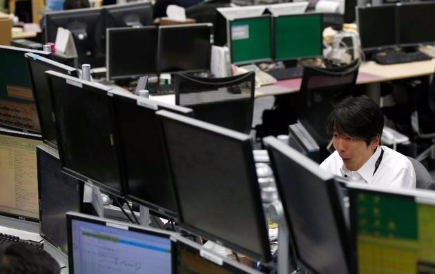 Nikkei falls amid profit taking and oil stock selloff