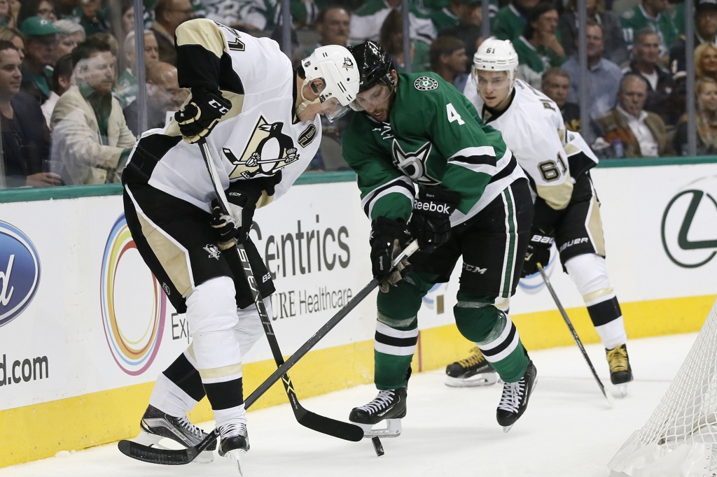 Tony Gutierrez  Associated Press Evgeni Malkin fights for the puck in the Penguins game Oct. 8 at Dallas