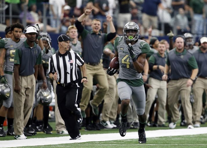 Tony Gutierrez 
 

 
Baylor wide receiver Jay Lee sprints down the sideline on a long pass play against Texas Tech during last week’s Bears victory