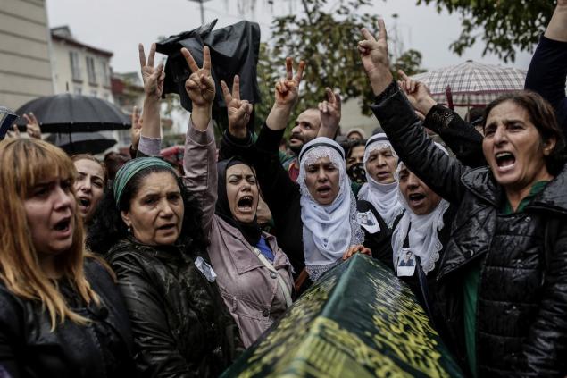 Relatives mourn near the coffin of a victim of the twin bombings in Ankara during the funeral in Istanbul