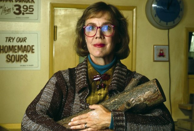 'Twin Peaks' Actress Catherine Coulson (AKA 'Log Lady') Dies At Age 71