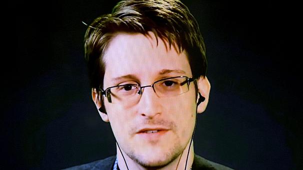 Edward Snowden's first Twitter troll: Republican candidate George Pataki