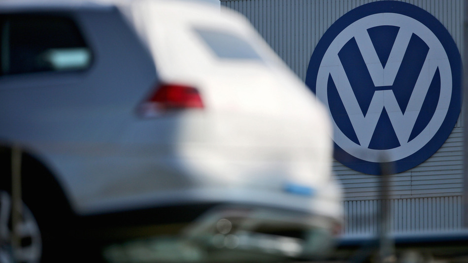 Vw-logo-with-car