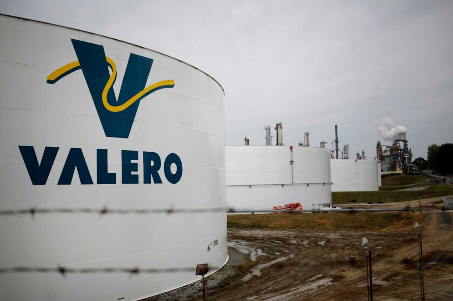 Valero’s quarterly earnings per share of $2.79 beat analysts’ estimates as polled by Bloomberg that the refiner would earn $2.67 a share