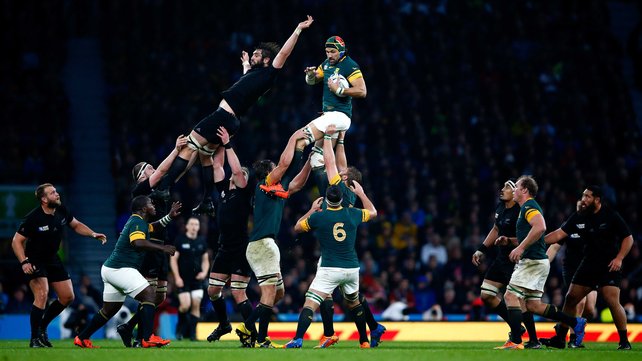 Victor Matfield wins line-out ball against New Zealand