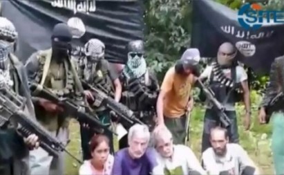 Islamist group publishes photo of hostages