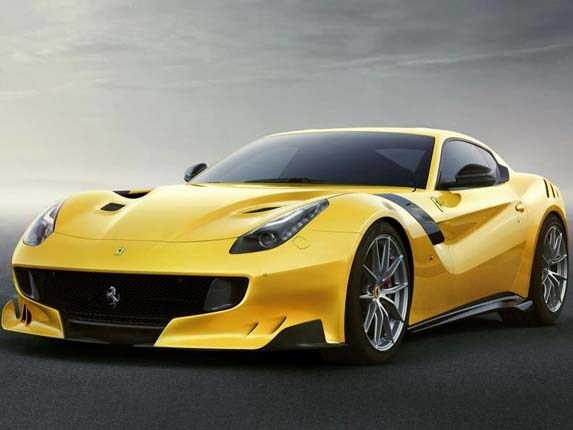 Video: Ferrari F12tdf V12 engine detailed