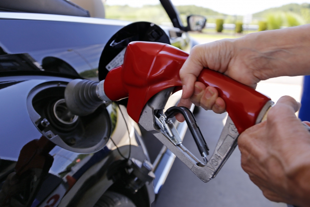 Labor Day Gasoline Prices Average Pittsburgh-area prices have fallen 61 cents since hitting a high in June of $2.98 a gallon according to tracking website