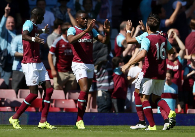 West Ham United celebrate after Diafra Sakho