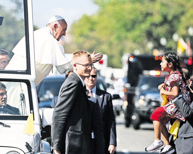 Little girl shares immigration message with pope