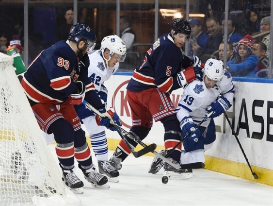 Maple Leafs Sign Forward Rich Clune