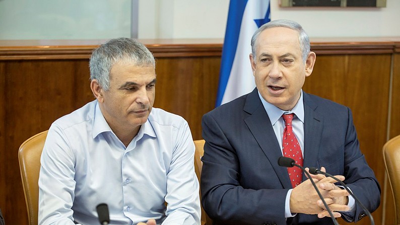 Prime Minister Benjamin Netanyahu and Finance Minister Moshe Kahlon at the weekly government meeting in Jerusalem