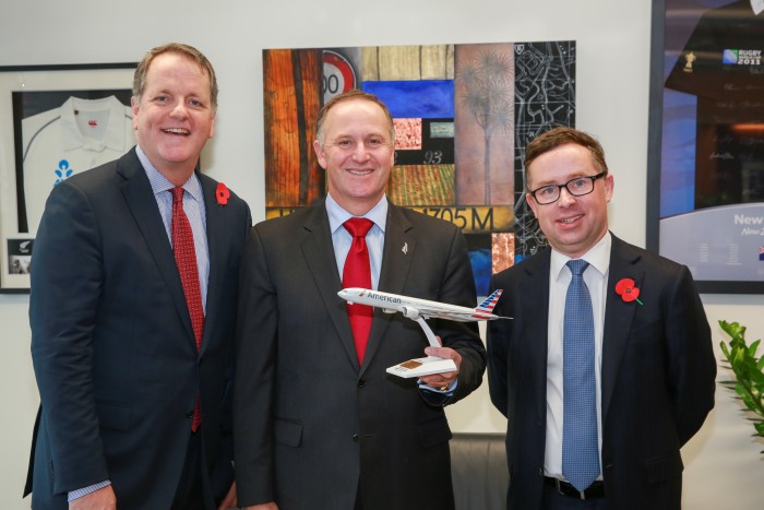 American-Airlines-CEO-Doug-Parker-New-Zealand-Prime-Minister-John-Key-Qantas-Group-Chief-Executive-Officer-Alan-Joyce-700x467