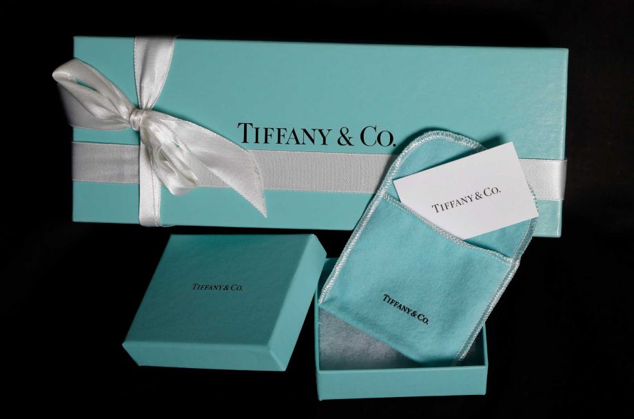 Tiffany Cuts Outlook, Misses Third-Quarter Expectations