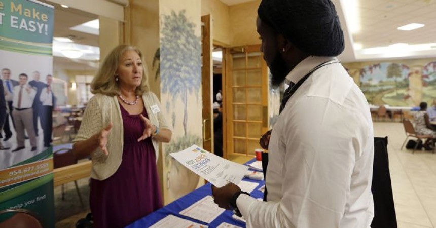 U.S. jobless benefits claims fall as market remains tight