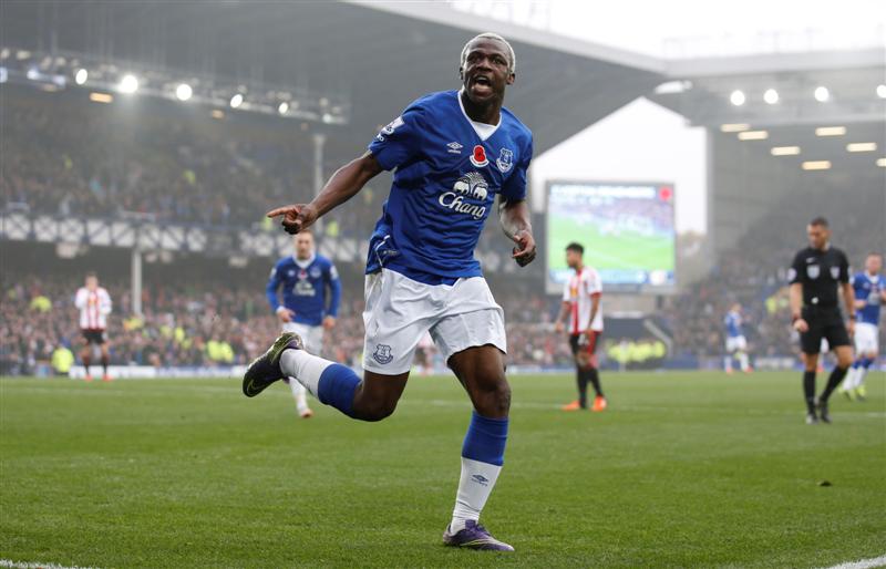 Arouna Kone celebrates scoring the fifth goal for Everton