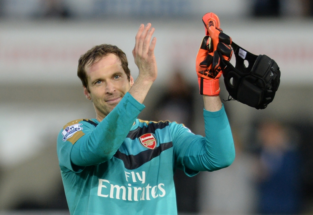 Football- Swansea City v Arsenal- Barclays Premier League- Liberty Stadium- 31/10/15 Arsenal's Petr Cech applauds fans after the game Action Images via Reuters  Alan Walter Livepic EDITORIAL USE ONLY. No use with unauthorized audio video data fixt