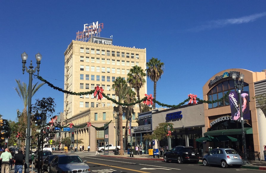 Best Buy's Black Friday ad showcases hundreds of deals