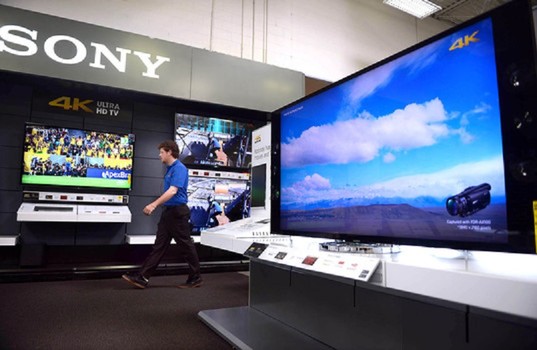 Black Friday 2015 best deals on tech electronics and HDTVs from the big name retailers in store and online sales